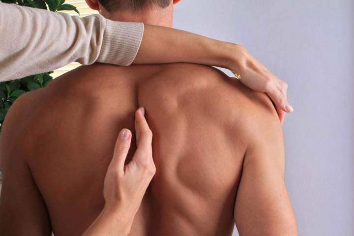 J’analyse et corrige les déséquilibres posturaux.